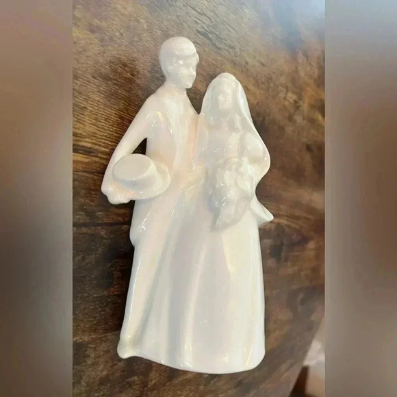 VINTAGE: Royal Doulton Images | Bride and Groom. - Picture 10 of 12